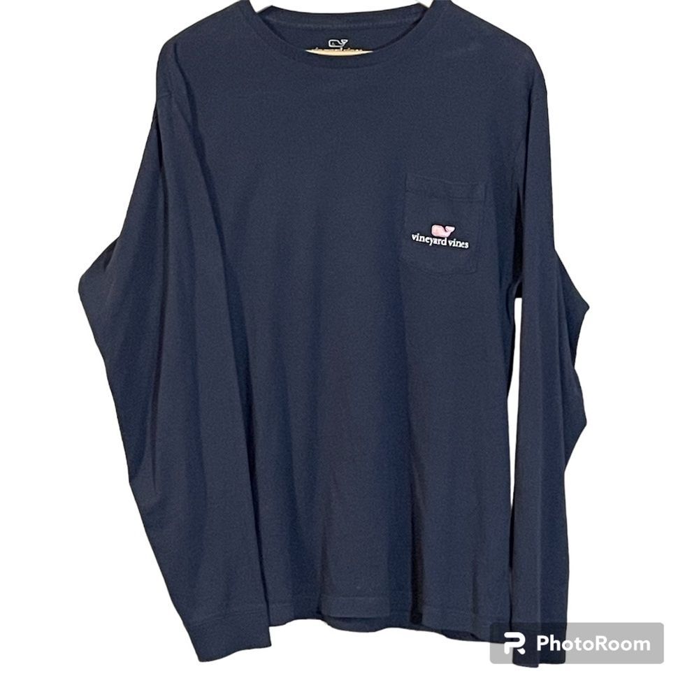 Vineyard Vines navy long sleeved teeshirt with pink logo. Front pocket. Men’s M